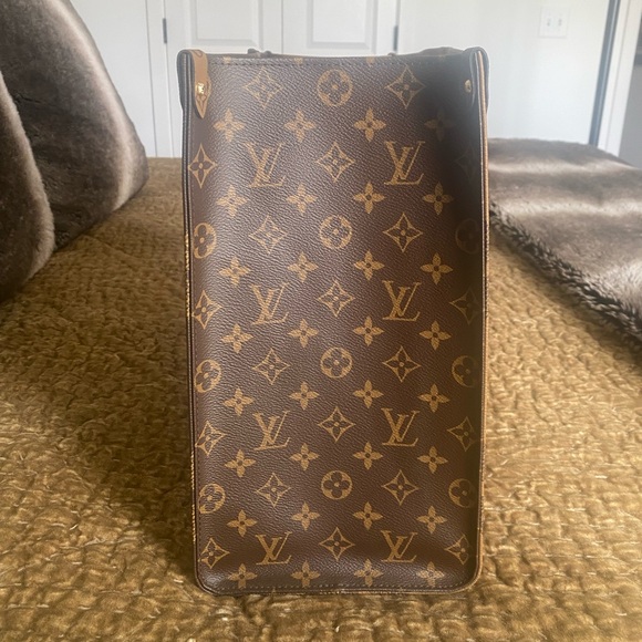 Louis Vuitton OnTheGo Tote GM - Picture 3 of 11